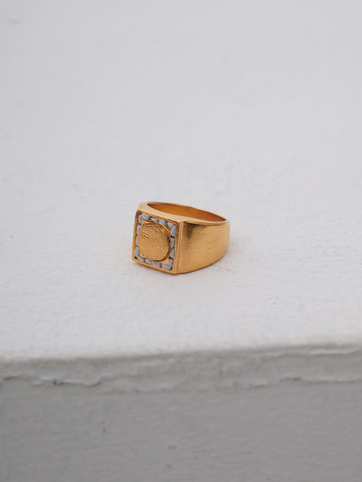 Square signet ring (gold)