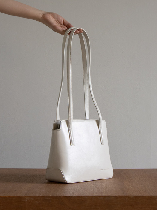 Atmo mini shoulder bag_white
