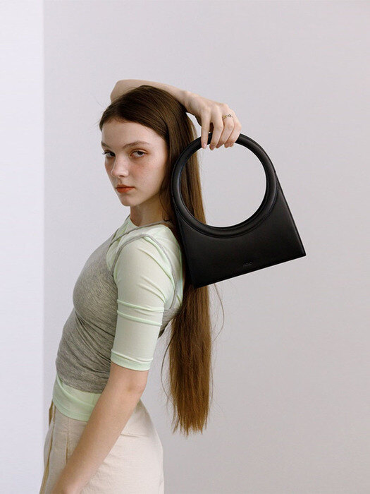 curved handle bag_black