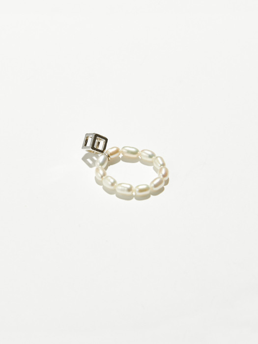 Frame Cube Pearl Ring