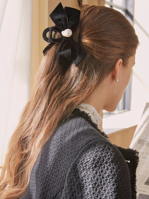 Vintage Baroque Pearl Velvet Bow Hair Clip