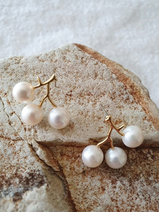 Pearl tree earring