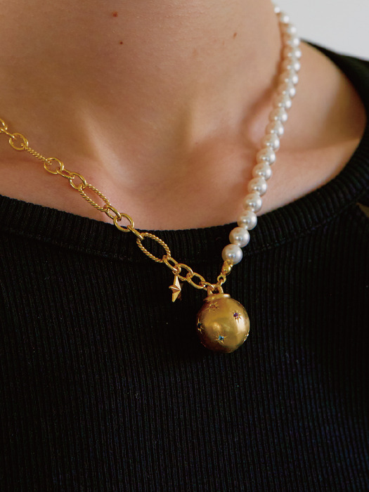 Universe Gold Pearl  Necklace