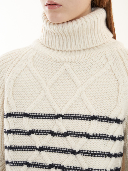 Turtleneck Striped Cropped Cable Knit Pullover_Ivory