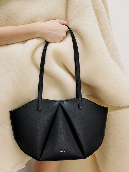 [단독]LYV Shoulder bag (Black)