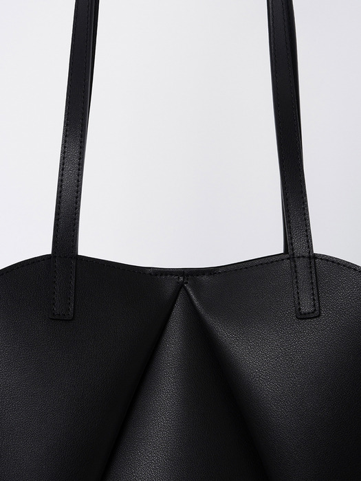 [단독]LYV shoulder bag (Black) 리브숄더백
