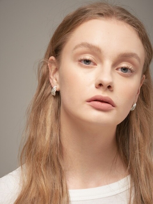 minimal 10 earring