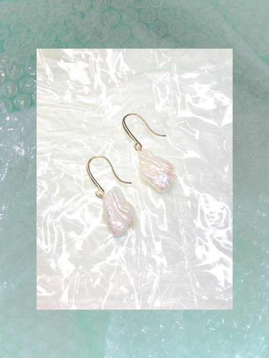 Baroque Pearl Earrings