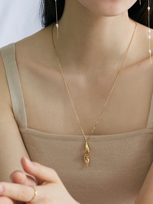 Off White Natural Drape Necklace