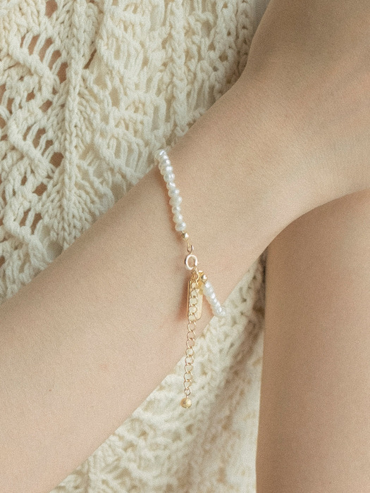 Mini creamy pearl bracelet
