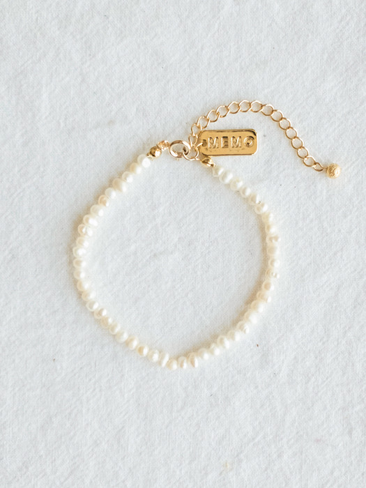 Mini creamy pearl bracelet