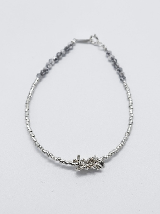 Tiny silver flower beads Bracelet 실버 꽃 비즈팔찌