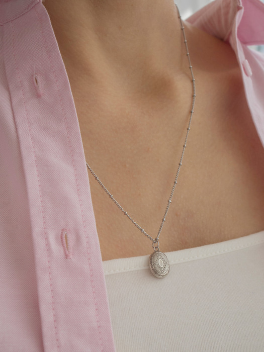 Tiny vintage pendant necklace