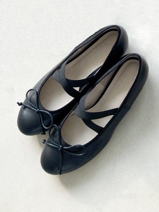 X Strap Ballerina Flat Shoes (Black)