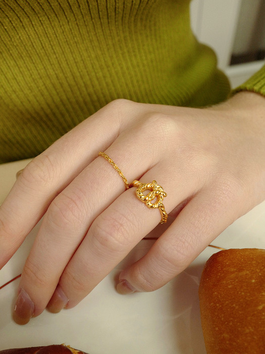pretzel ring