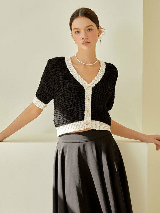 Button crop cardigan (black)