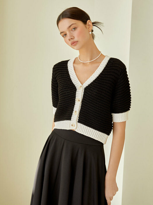 Button crop cardigan (black)