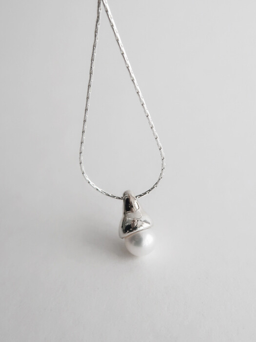 Drop line Necklace (pearl)
