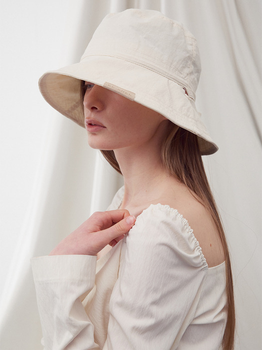 ADJUSTABLE STRAP BUCKET HAT IVORY