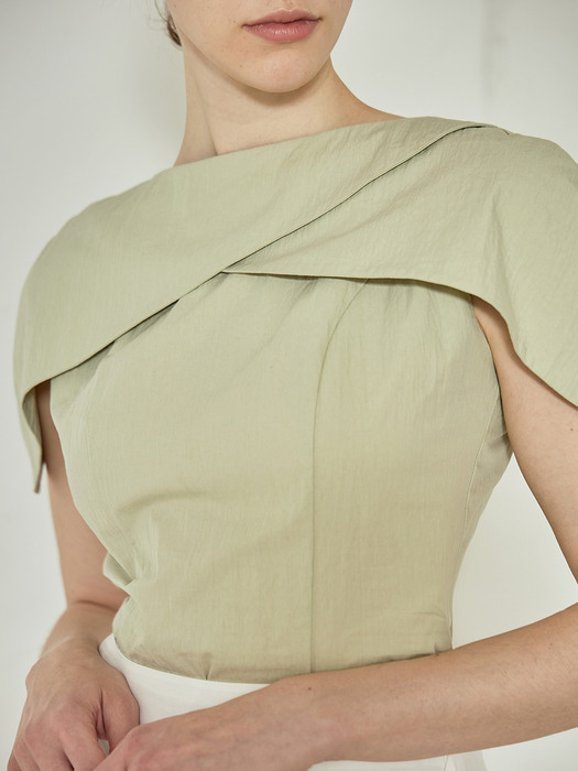 comos 847 cape sleeveless blouse (pale khaki)