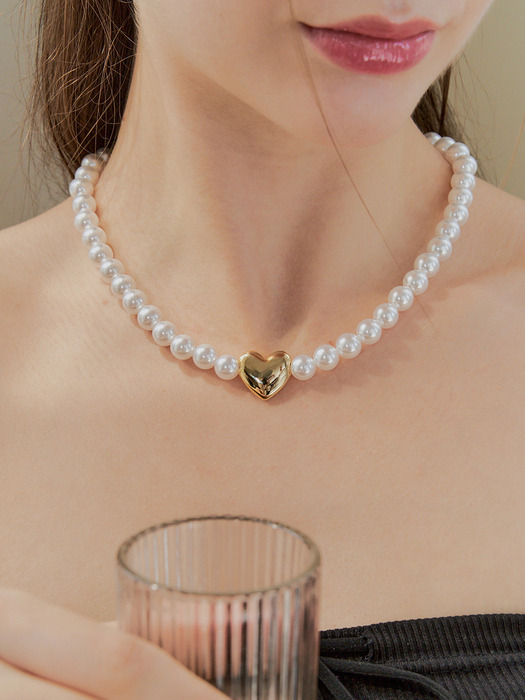 wonderland heart pearl necklace