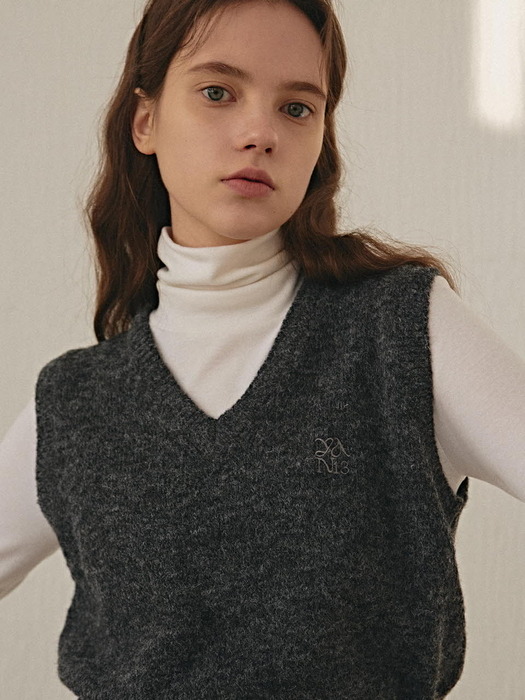 CROP WOOL V NECK VEST_CHARCOAL