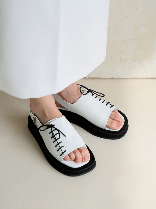 Joanna sandal / white