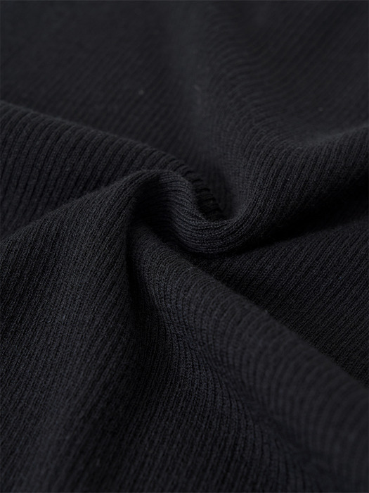 Curved Scoop-Neck Knit Top (Black)