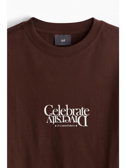 루즈핏 프린트 티셔츠 브라운/Celebrate Diversity 1032522113