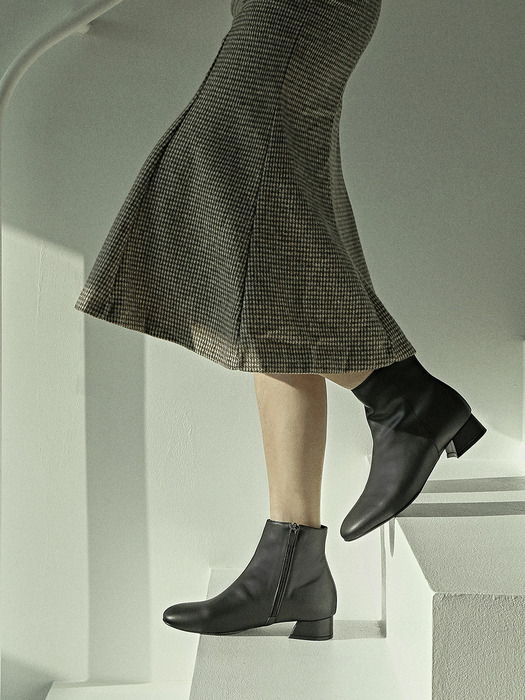 194J Simple Round Ankle Boots