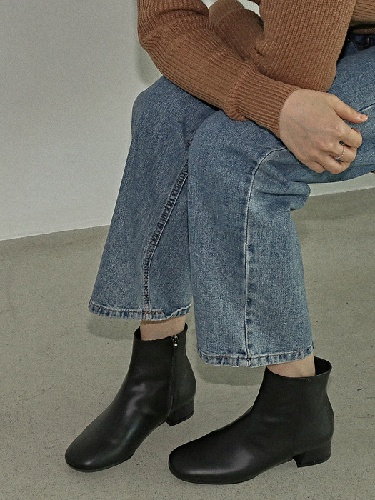 194J Simple Round Ankle Boots