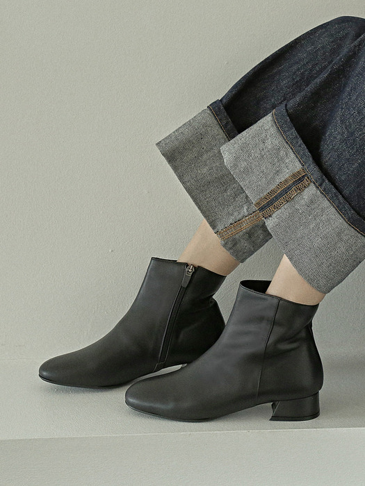 194J Simple Round Ankle Boots