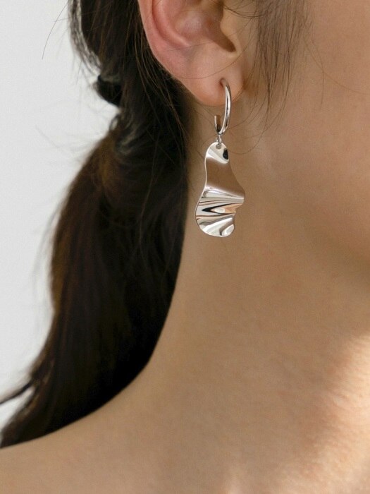 Ring & Wave Earring