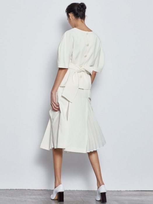 SLIT PLEATS SKIRT_IVORY