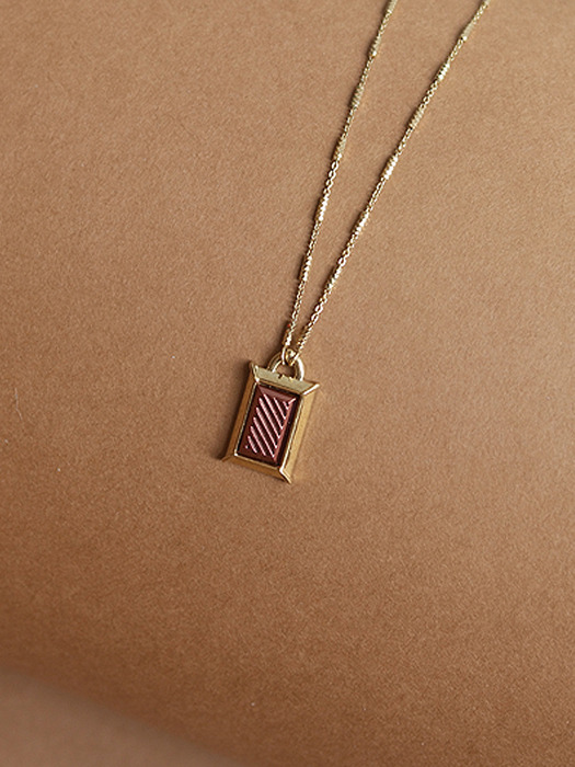 Pattern square gold necklace (Burgundy)