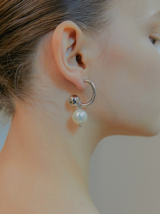 bold hoop ball earring - silver