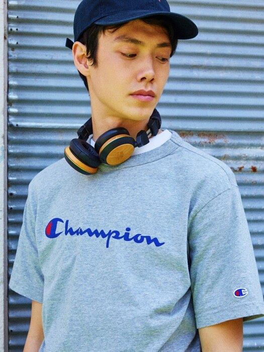 [ASIA] Champion 로고 크루넥 반팔 티셔츠 (LIGHT GREY) CKTS0E221G1