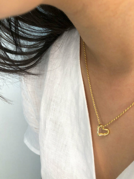 Flow Heart with Twist Chain Necklace- Gold
