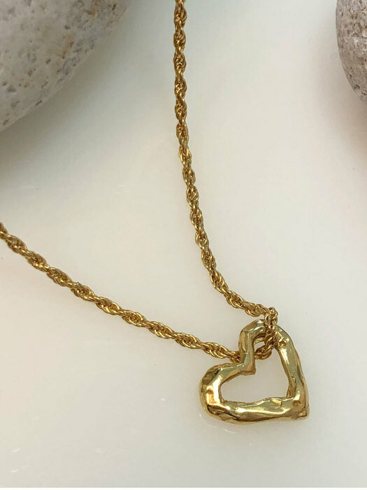 Flow Heart with Twist Chain Necklace- Gold
