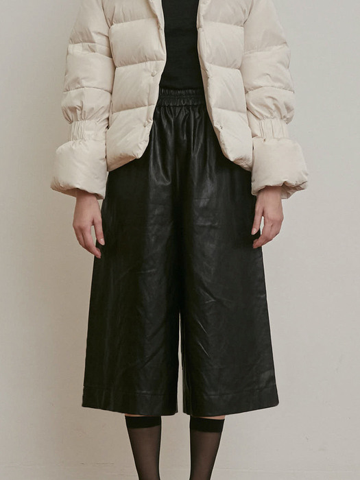 FAUX LEATHER WIDE CROPPED PANTS [BLACK] BROWN]