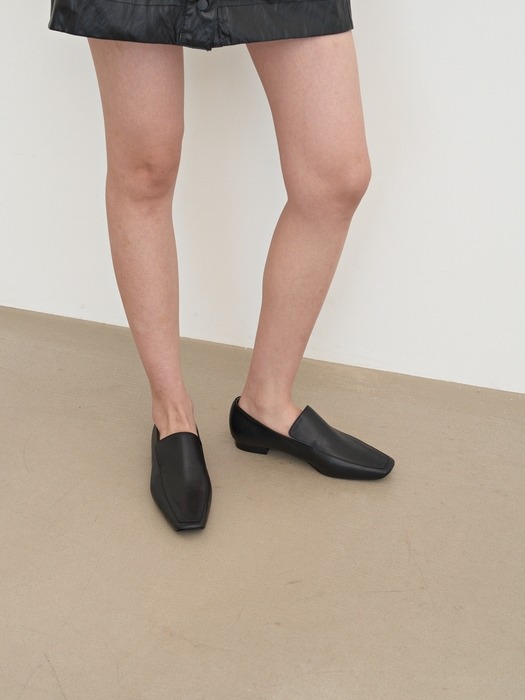 20mm Tilda Minimal Loafer Shoes (Black)