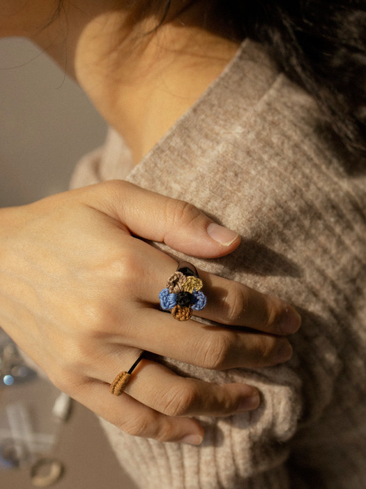 Color of time knit flower ring