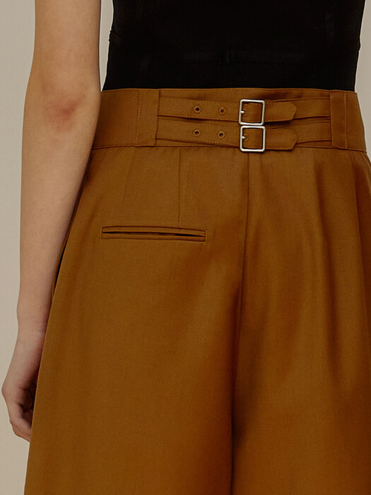 21SS BELTED BOY SHORTS STUMP BROWN