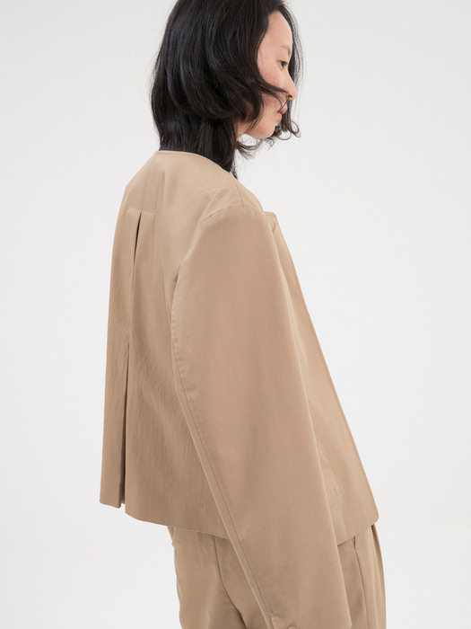 OBLIQUE CROP JACKET / GENTLE BEIGE