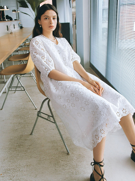 SWAN EYELET LACE MAXI DRESS_WHITE (EEOO2OPR07W)