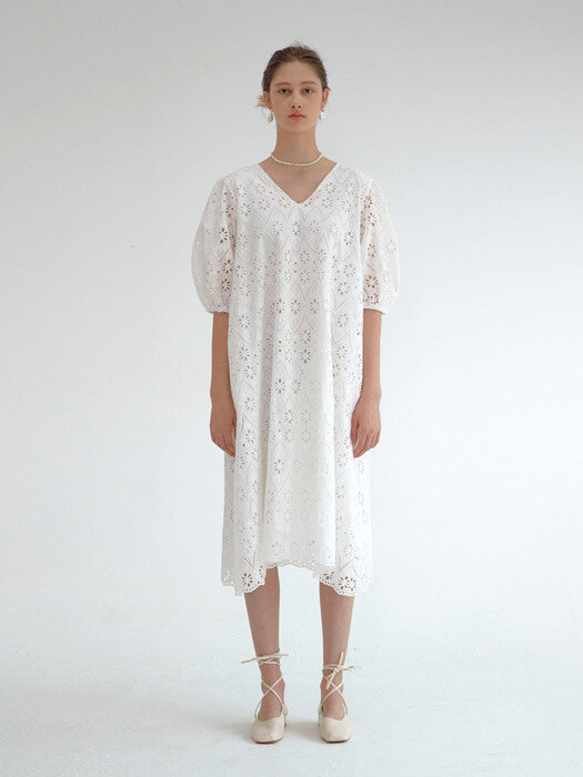 SWAN EYELET LACE MAXI DRESS_WHITE (EEOO2OPR07W)