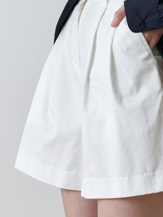 Double tuck wide half pants_WHITE