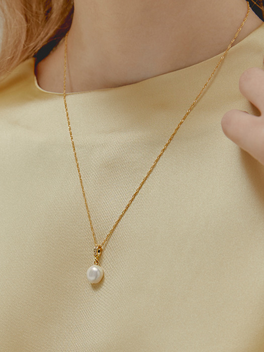 MOM PEARL NECKLACE