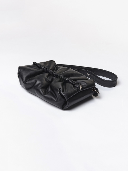 스트랩 번백 strap bun Bag M lambskin - black 10도