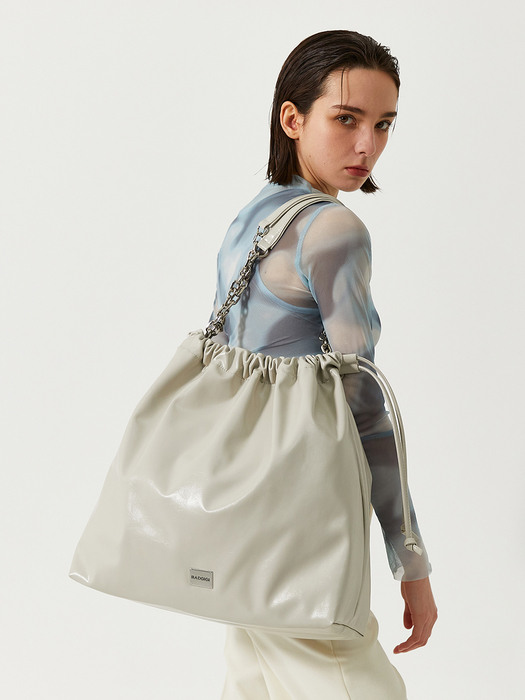 BADGIGI배드지지]CH. TRAWSTRING BAG, LIGHT GRAY